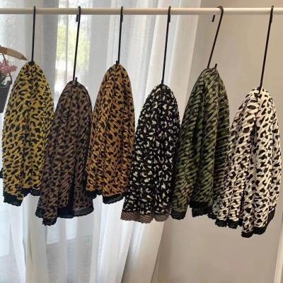 Scarf wholesale trends, Sourcing Strategy, and Seasonal Stocking for 2025-2026